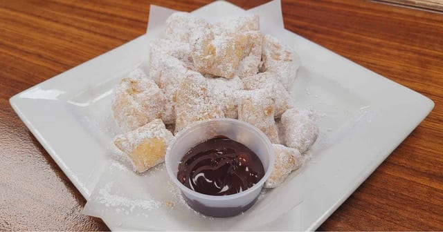 Zeppolis.