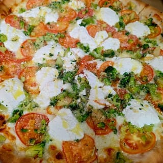 White Primavera Garlic Knot Pizza^