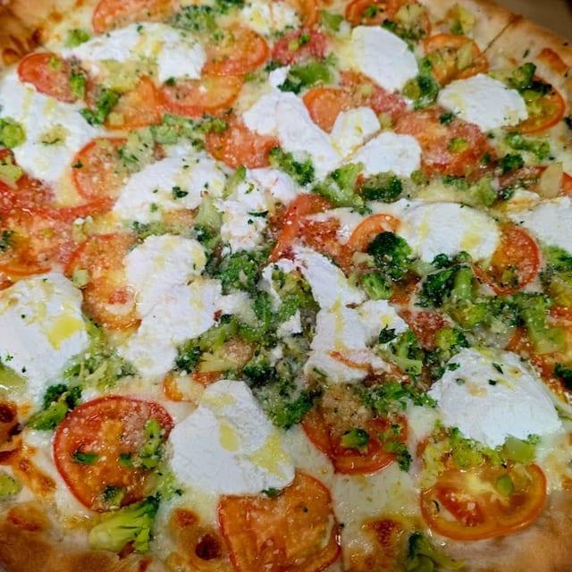 White Primavera Garlic Knot Pizza.