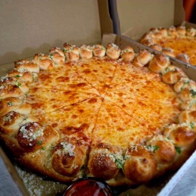 Cheese Garlic Knot Pizza.